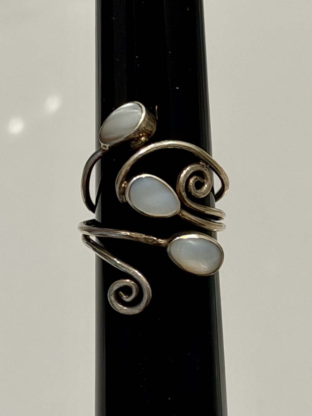 Sterling Silver Swirl Ring with Mother of Pearl Size 7.5